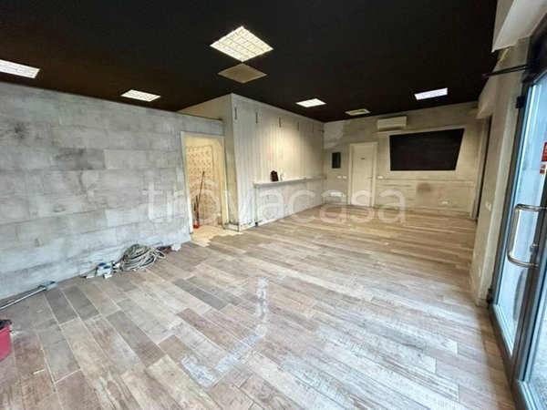 negozio in vendita a Gallarate in zona Moriggia