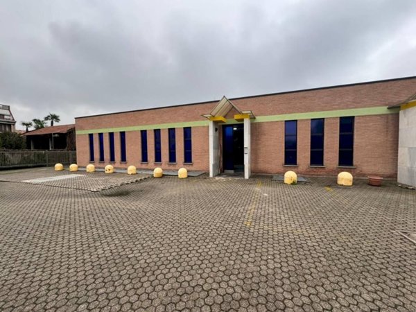 capannone in vendita a Gallarate in zona Sciarè