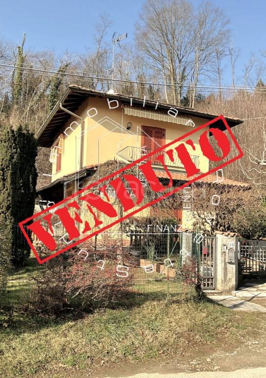casa indipendente in vendita a Gallarate in zona Crenna