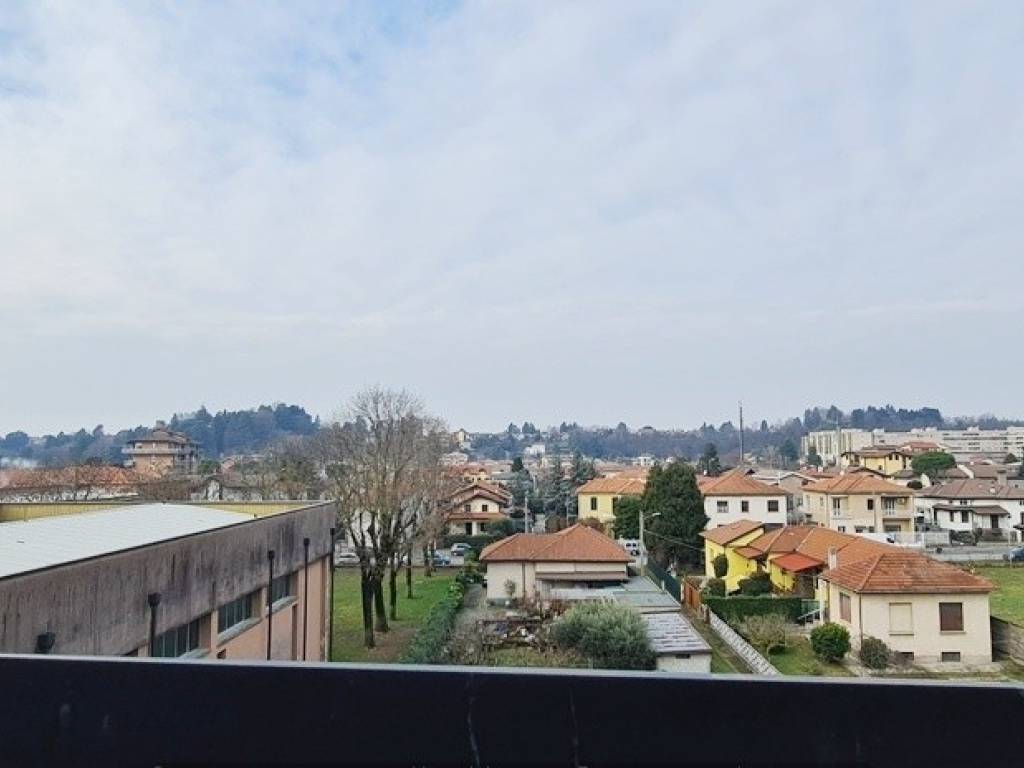 appartamento in vendita a Gallarate in zona Cascinetta