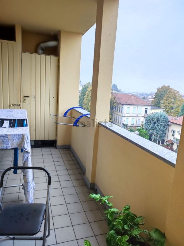 appartamento in vendita a Gallarate in zona Arnate
