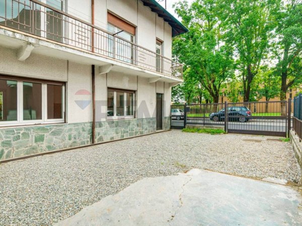 casa indipendente in vendita a Gallarate in zona Cascinetta