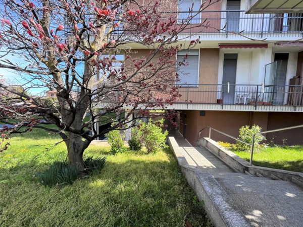 appartamento in vendita a Gallarate in zona Sciarè