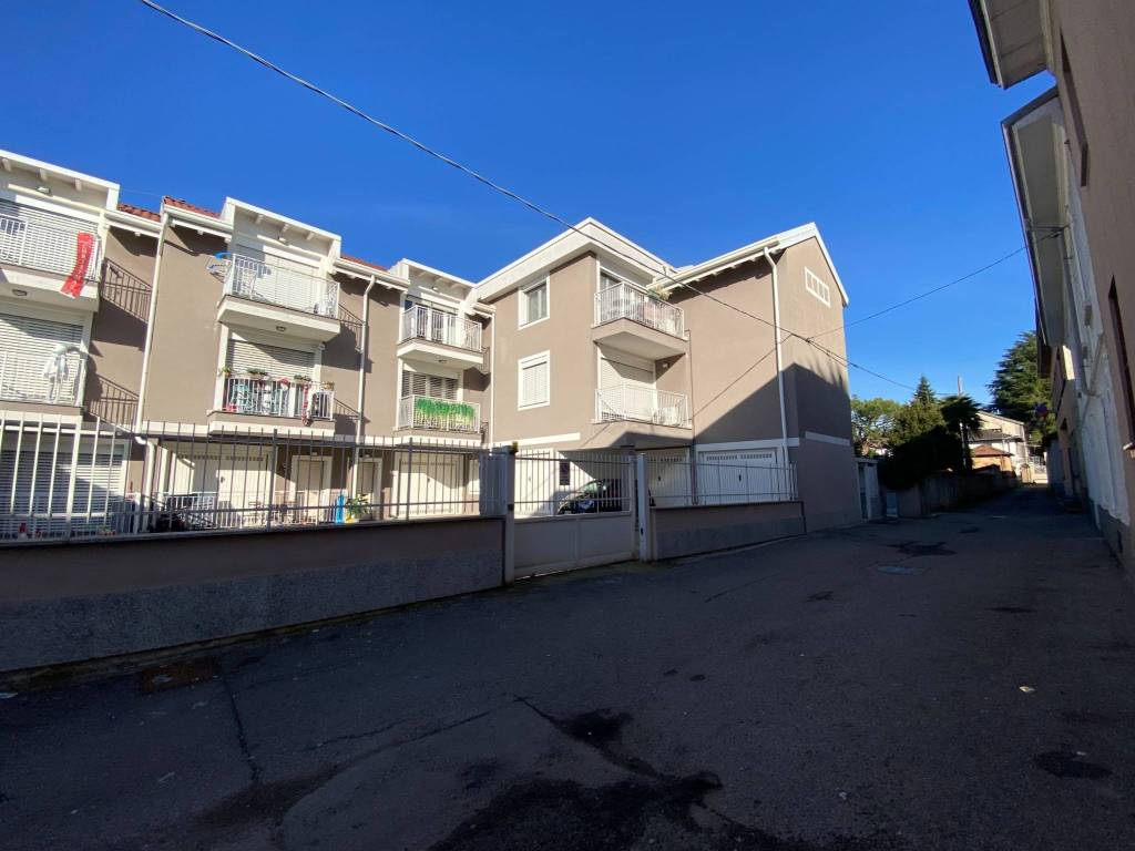 appartamento in vendita a Gallarate in zona Arnate
