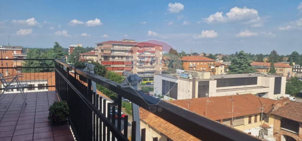 appartamento in vendita a Gallarate in zona Sciarè