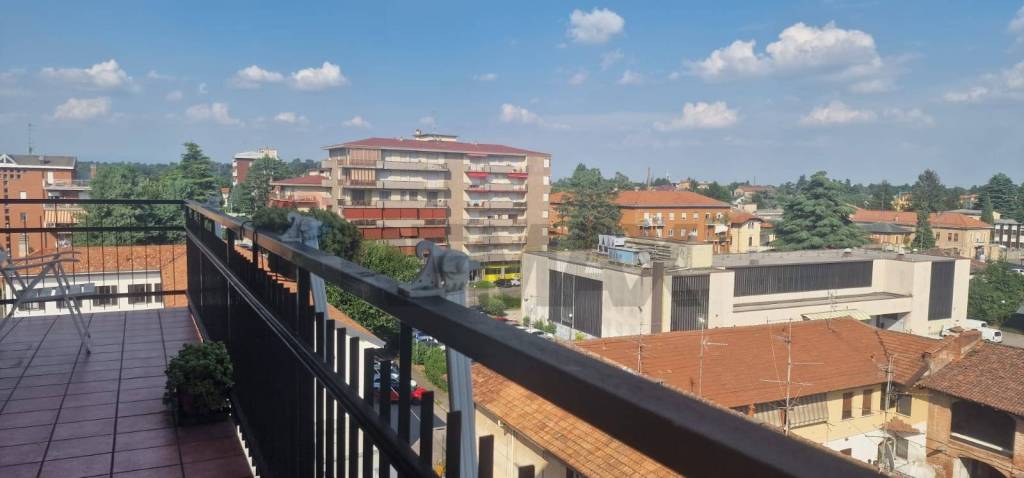appartamento in vendita a Gallarate in zona Sciarè