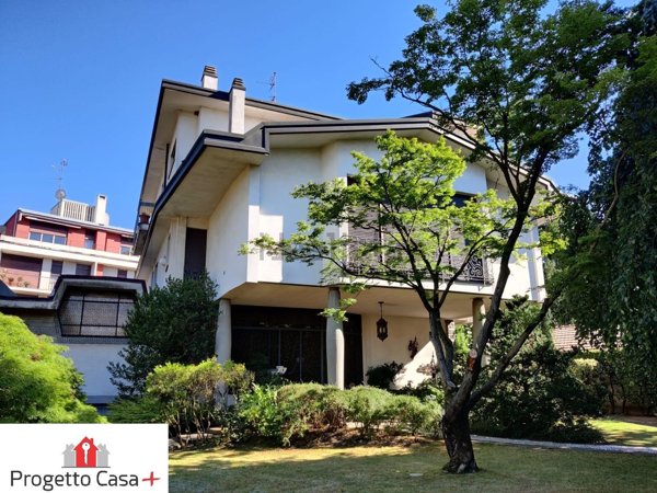 casa indipendente in vendita a Gallarate