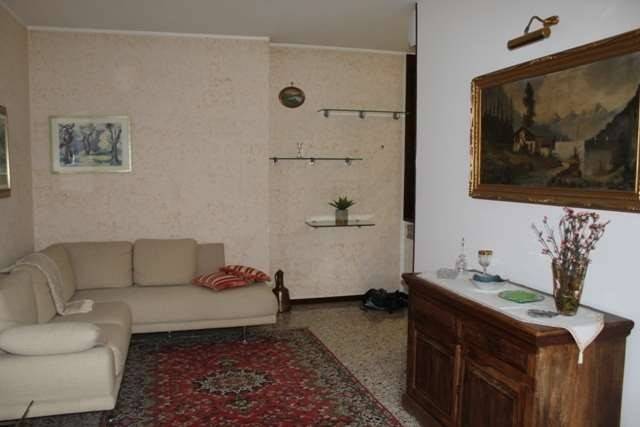 appartamento in vendita a Gallarate in zona Arnate