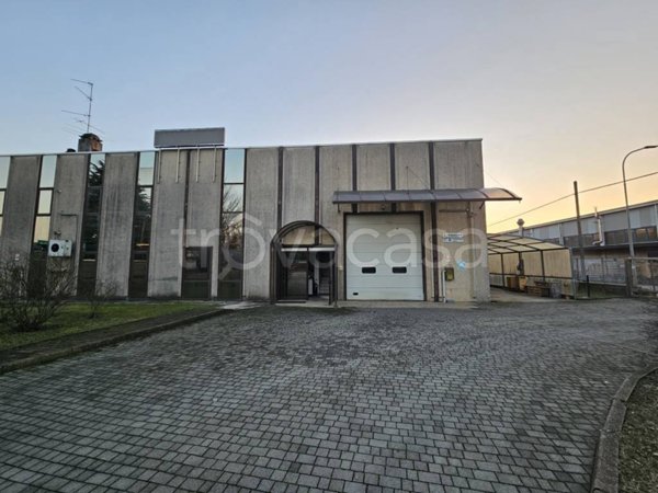 capannone in vendita a Gallarate in zona Sciarè