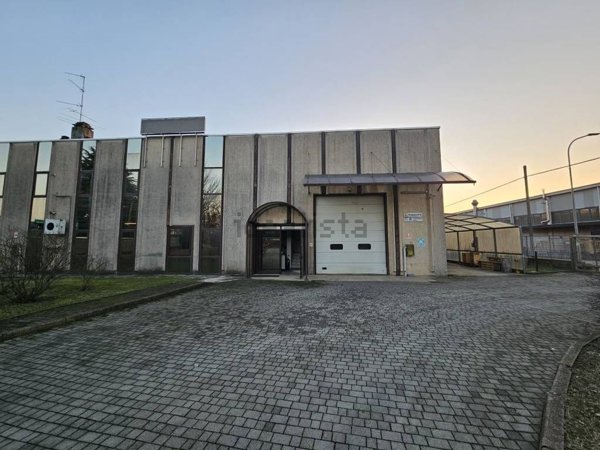 capannone in vendita a Gallarate