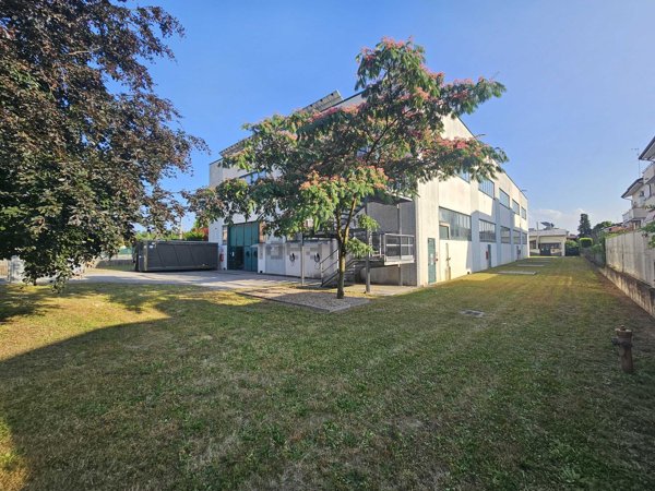 capannone in vendita a Gallarate