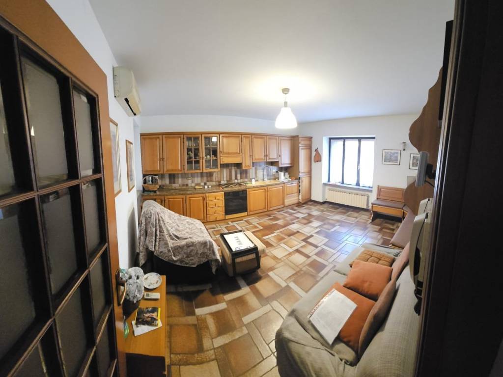 casa indipendente in vendita a Gallarate in zona Sciarè