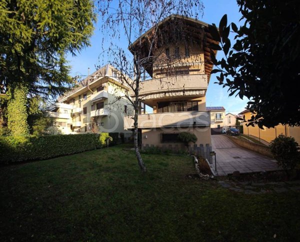 casa indipendente in vendita a Gallarate in zona Sciarè