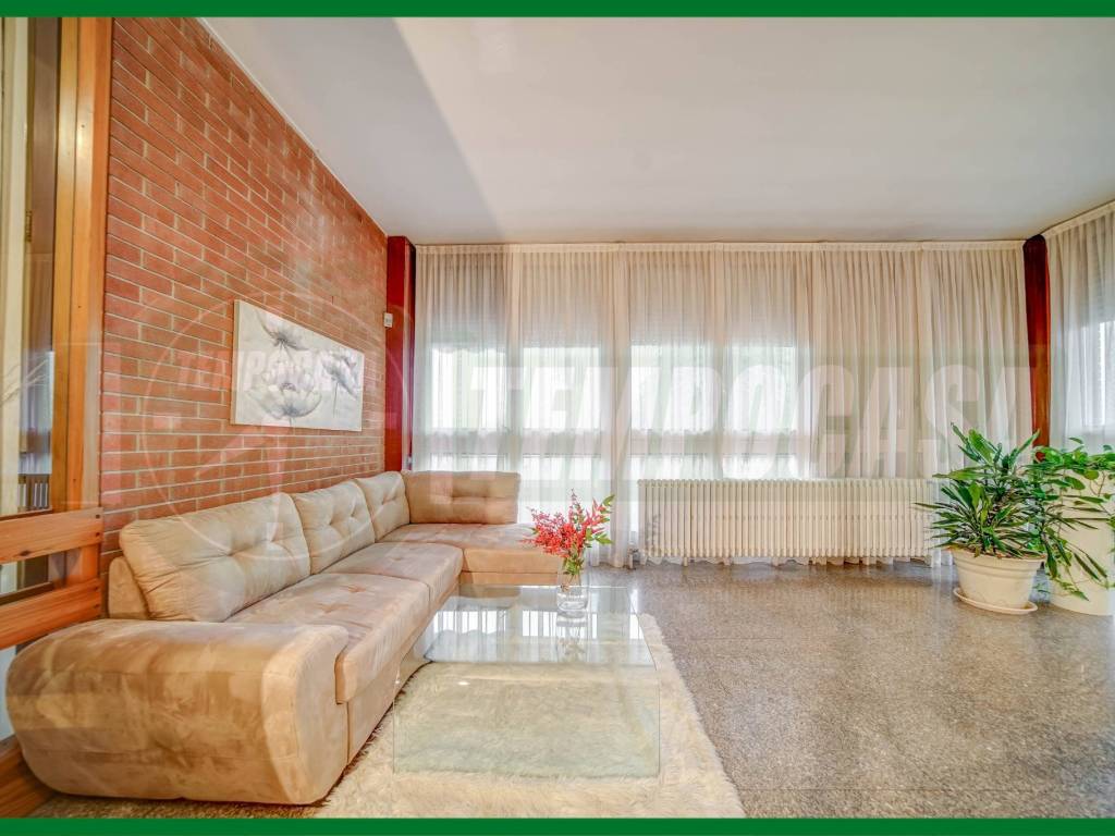 casa indipendente in vendita a Gallarate in zona Crenna