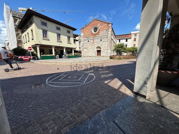 ufficio in vendita a Gallarate in zona Sciarè