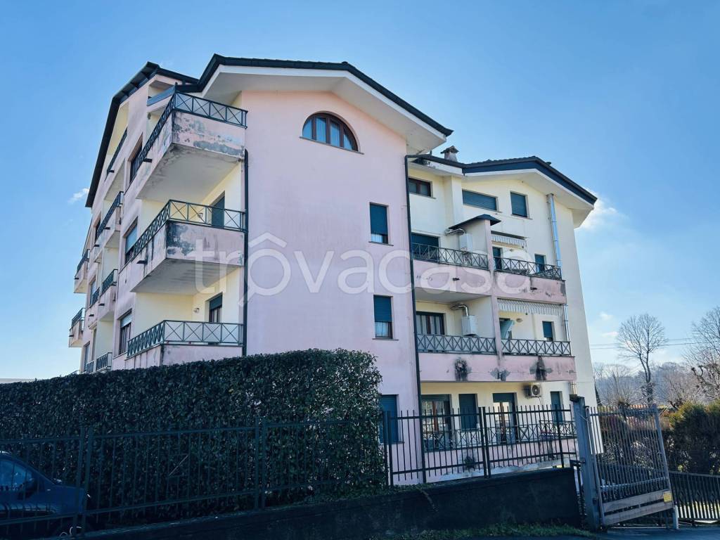 appartamento in vendita a Gallarate in zona Crenna