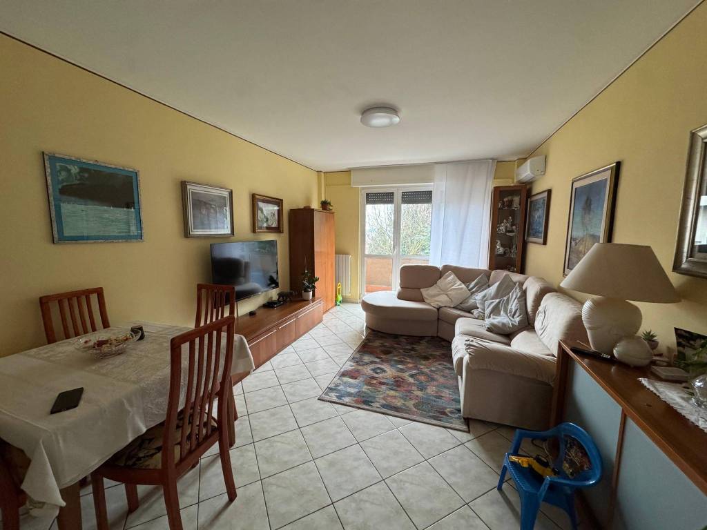 appartamento in vendita a Gallarate in zona Cascinetta