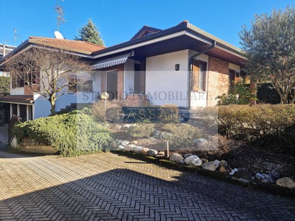 casa indipendente in vendita a Gallarate