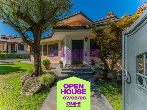 casa indipendente in vendita a Gallarate in zona Sciarè