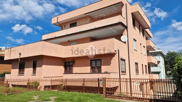 appartamento in vendita a Gallarate in zona Arnate