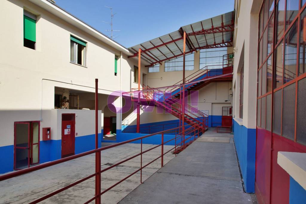 intera palazzina in vendita a Gallarate in zona Sciarè