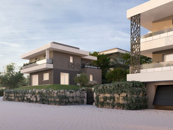 casa indipendente in vendita a Gallarate in zona Crenna