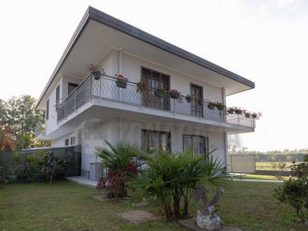 casa indipendente in vendita a Gallarate in zona Madonna in Campagna
