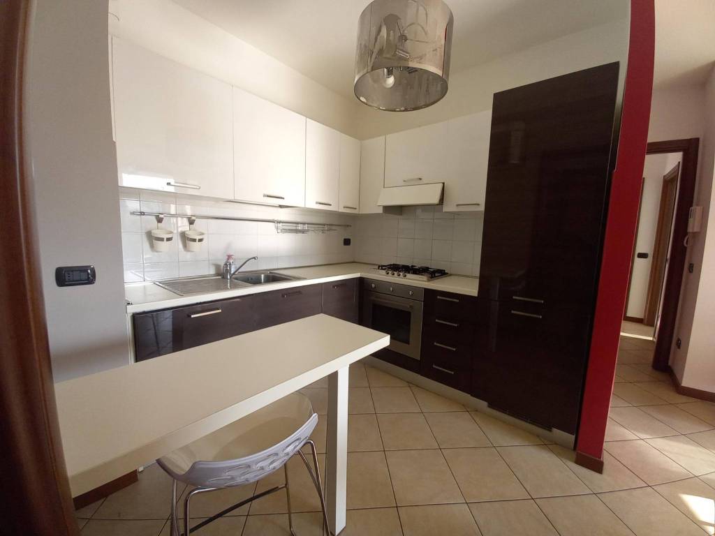 appartamento in vendita a Gallarate in zona Sciarè