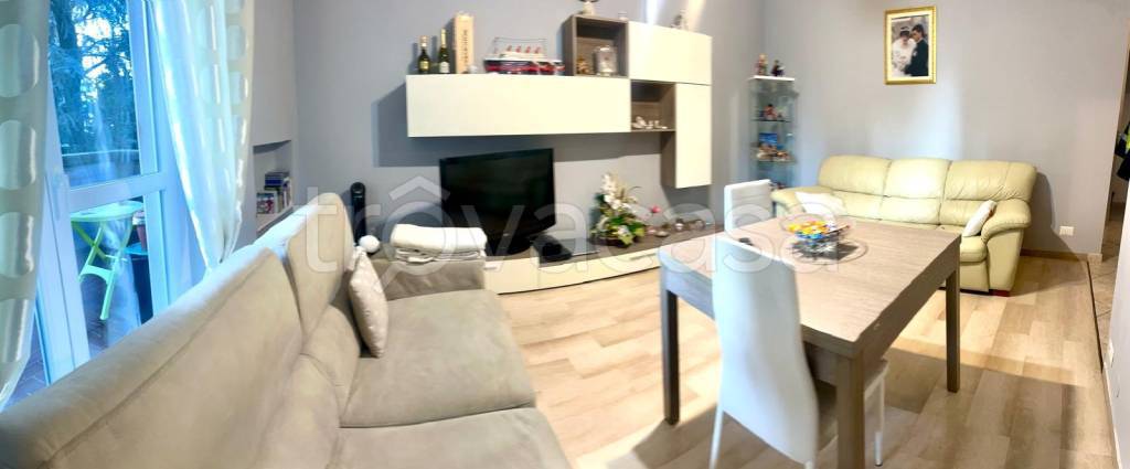 appartamento in vendita a Gallarate in zona Sciarè