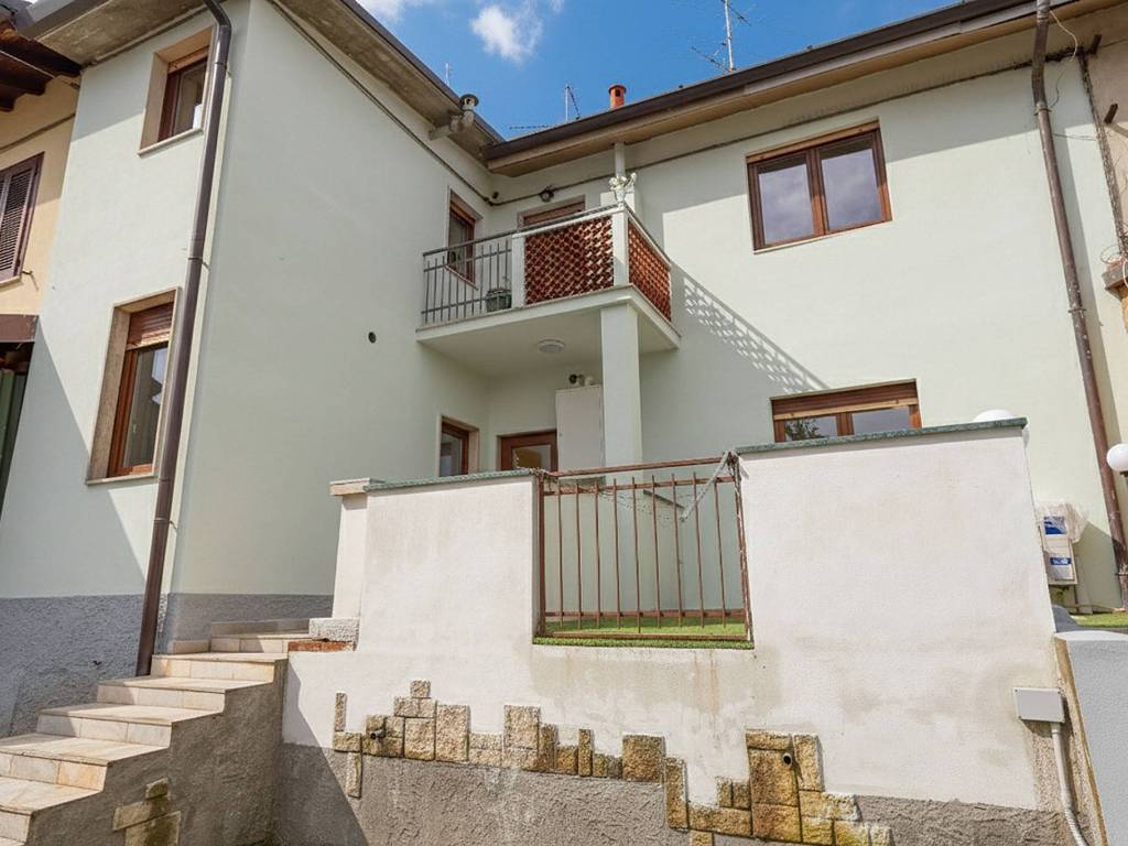 appartamento in vendita a Gallarate in zona Crenna
