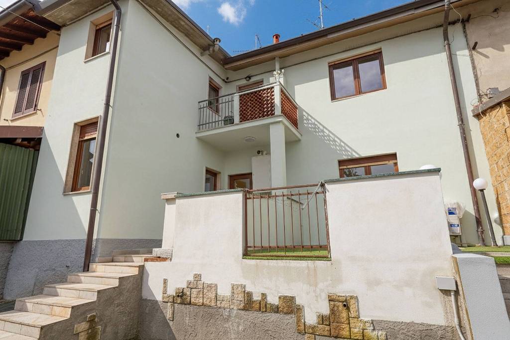 appartamento in vendita a Gallarate in zona Crenna