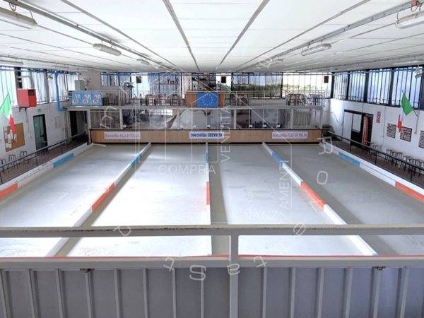 negozio in vendita a Gallarate in zona Crenna