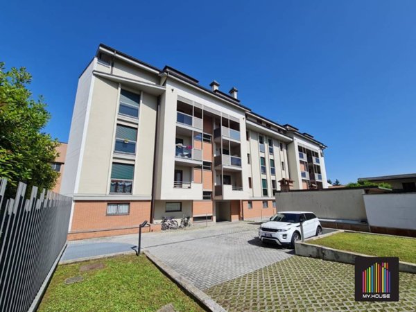 appartamento in vendita a Gallarate in zona Cascinetta