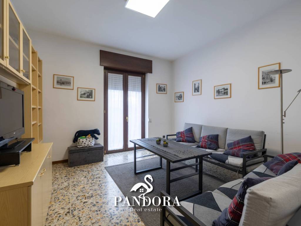 appartamento in vendita a Gallarate in zona Sciarè
