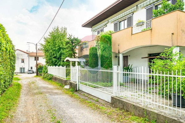 casa indipendente in vendita a Gallarate in zona Cascinetta