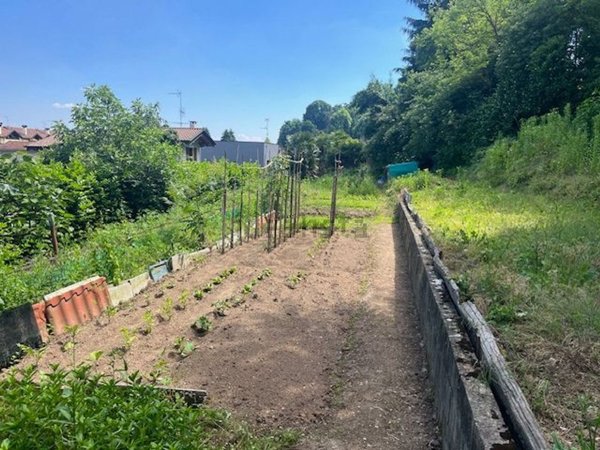 terreno edificabile in vendita a Gallarate in zona Crenna