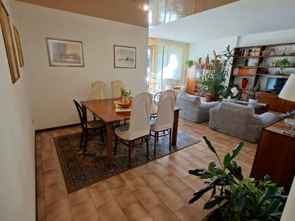 appartamento in vendita a Gallarate in zona Cascinetta