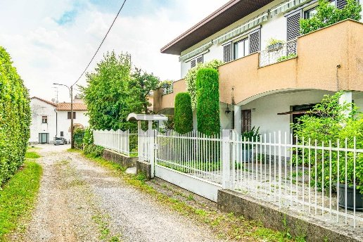 casa indipendente in vendita a Gallarate