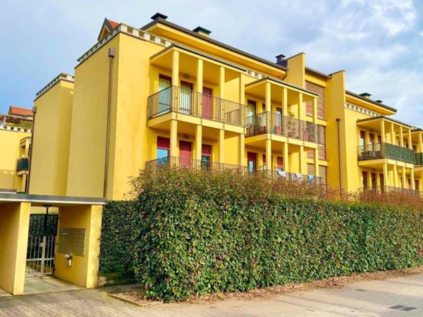 appartamento in vendita a Gallarate in zona Sciarè