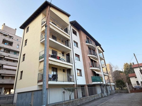 appartamento in vendita a Gallarate in zona Cascinetta
