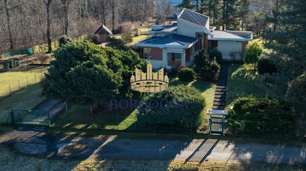 casa indipendente in vendita a Gallarate in zona Crenna