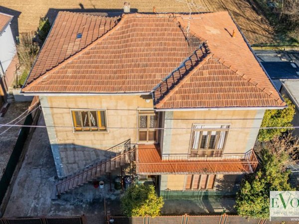casa indipendente in vendita a Gallarate in zona Sciarè