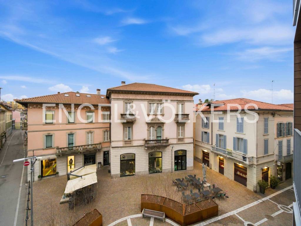 appartamento in vendita a Gallarate in zona Sciarè