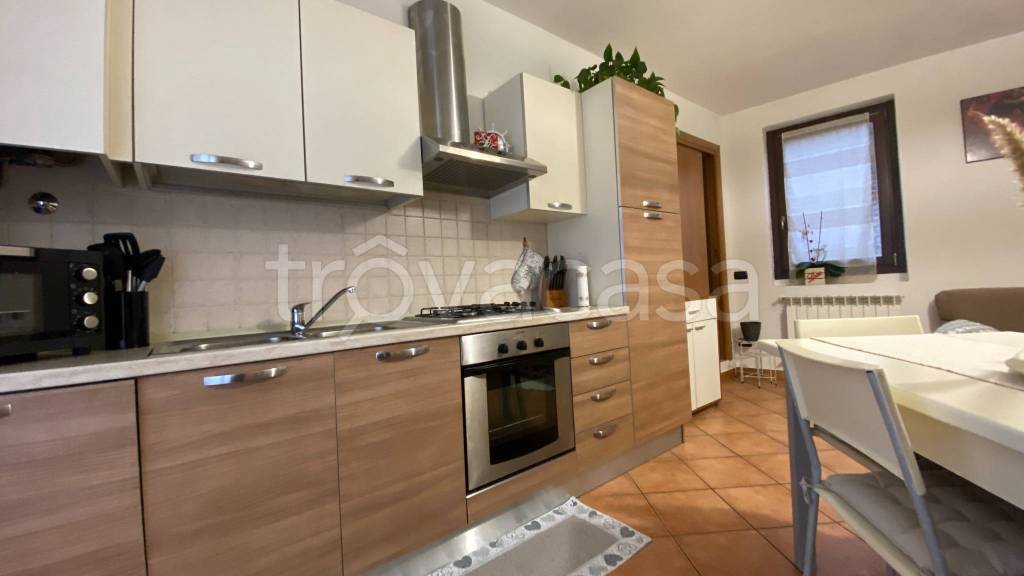 appartamento in vendita a Gallarate in zona Crenna