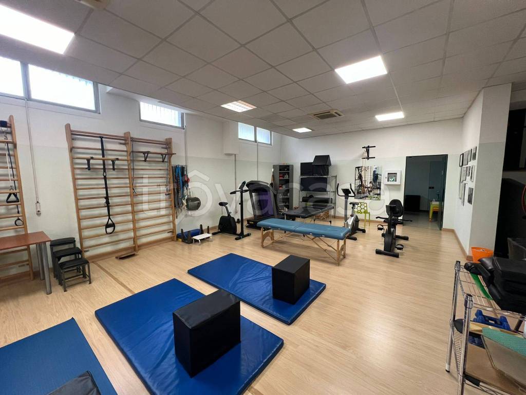 negozio in vendita a Gallarate in zona Sciarè