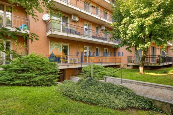 appartamento in vendita a Gallarate in zona Sciarè