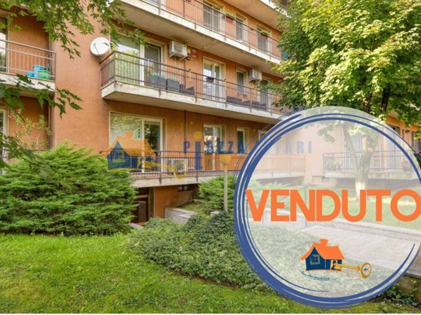 appartamento in vendita a Gallarate in zona Sciarè