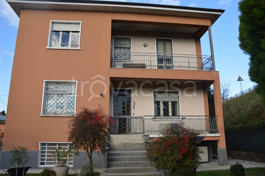 casa indipendente in vendita a Gallarate in zona Crenna