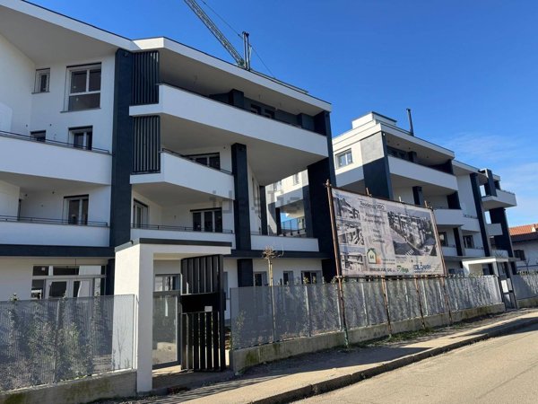 appartamento in vendita a Gallarate in zona Sciarè