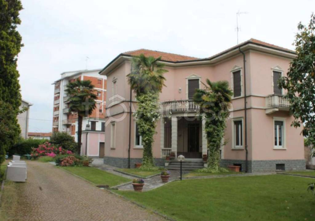 casa indipendente in vendita a Gallarate